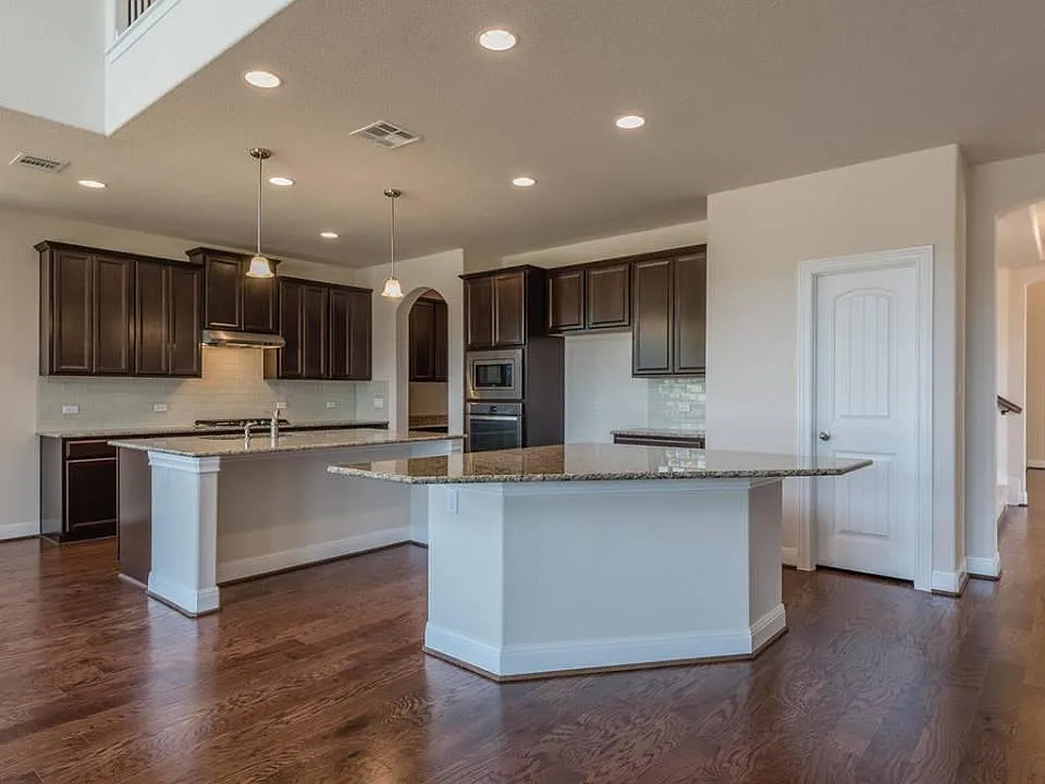 5 bed, 3727 sqft, $3,349 — Photo 4