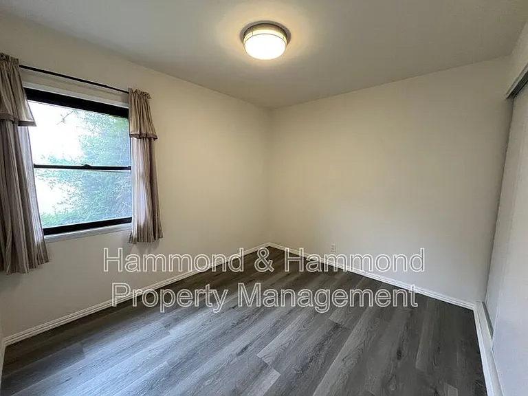 18003 Saticoy St — Photo 17