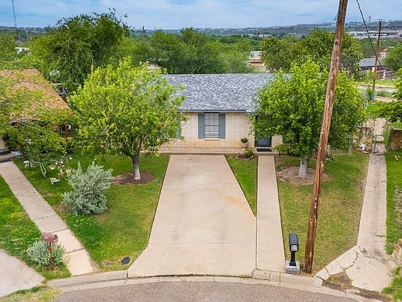 3rd image of 1010 Larisa Circle