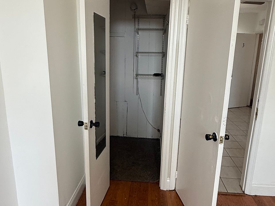 1st image of 3026 Richmond St