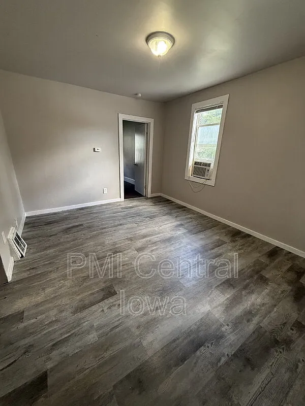 4 bed, 2.0 bath, 1724 sqft, $1,290 — Photo 2