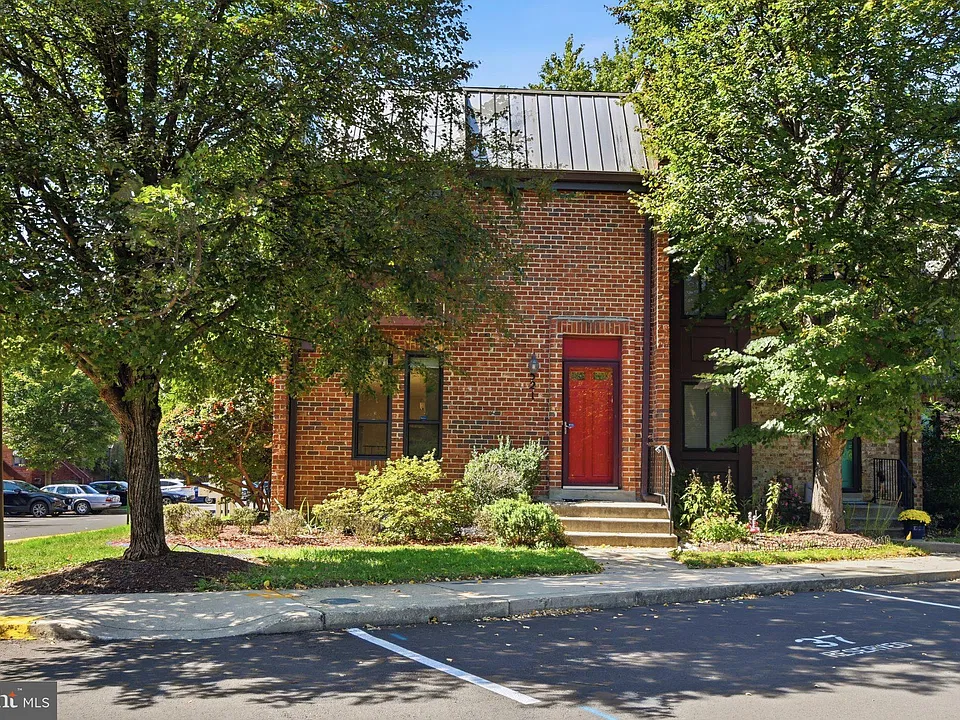 521 Brummel Ct NW #521