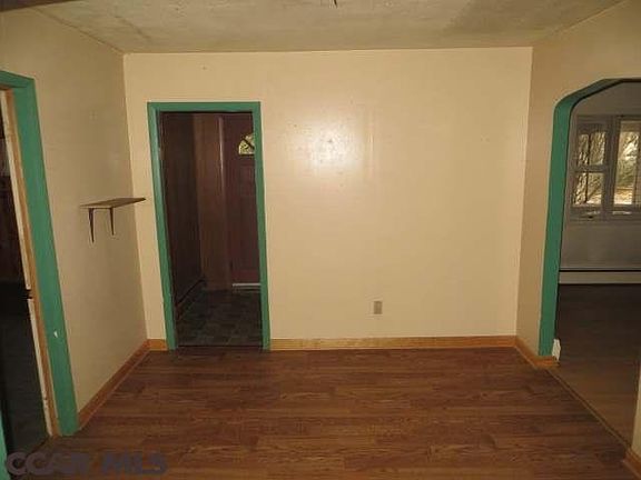5th image of 220 McLaughlin St
