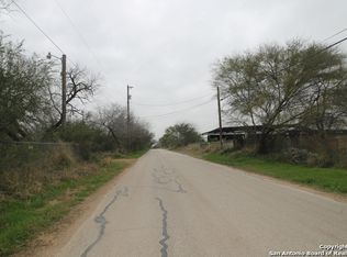 880 E Chavaneaux Rd, San Antonio, TX 78221