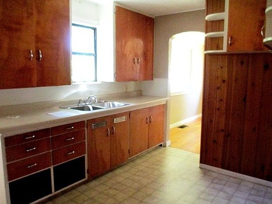 2nd image of 3627 S Cushman Ave