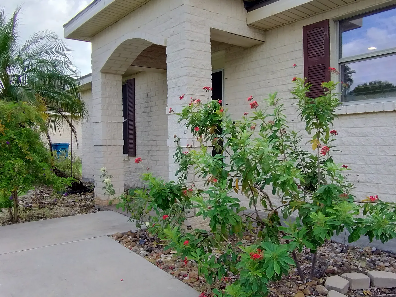 2 bed, 1015 sqft, $1,750 — Photo 2