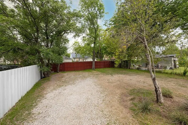 3 bed, 1.0 bath, 997 sqft, $815 — Photo 4