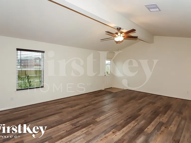 2301 Starboard Sail Dr — Photo 3