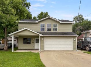 1211 5th Ave NW, Minot, ND 58701