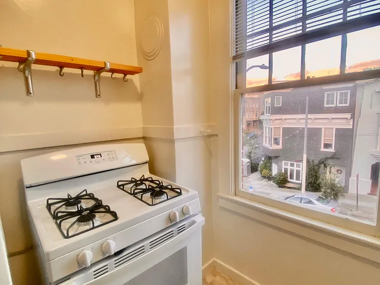 2815 Filbert St #204 — Photo 12