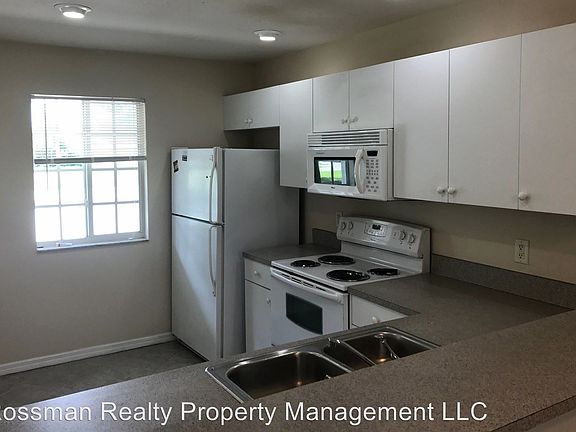 2nd image of 717 SE 8th St APT 3