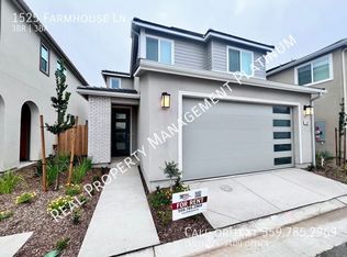 1525 Farmhouse Ln, Clovis, CA 93619