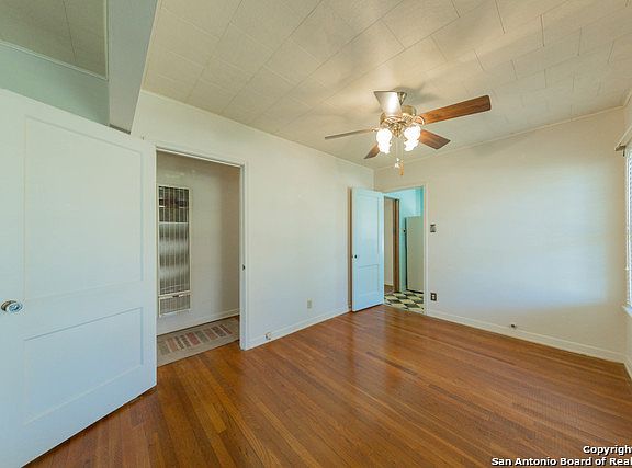 5th image of 412 N Meadowlane Dr