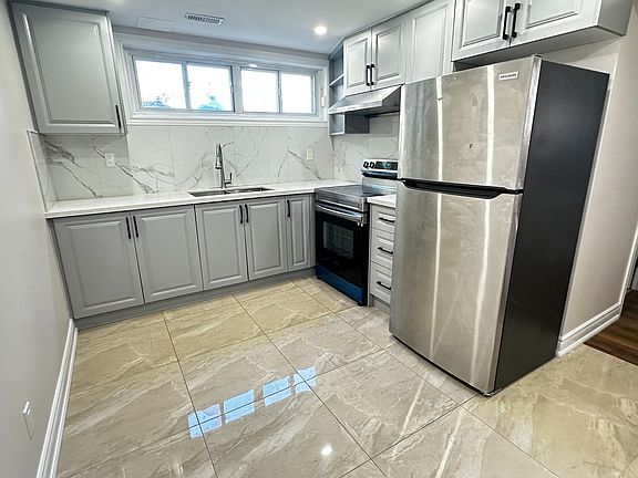 5th image of 38 Mendip Cres #Basement
