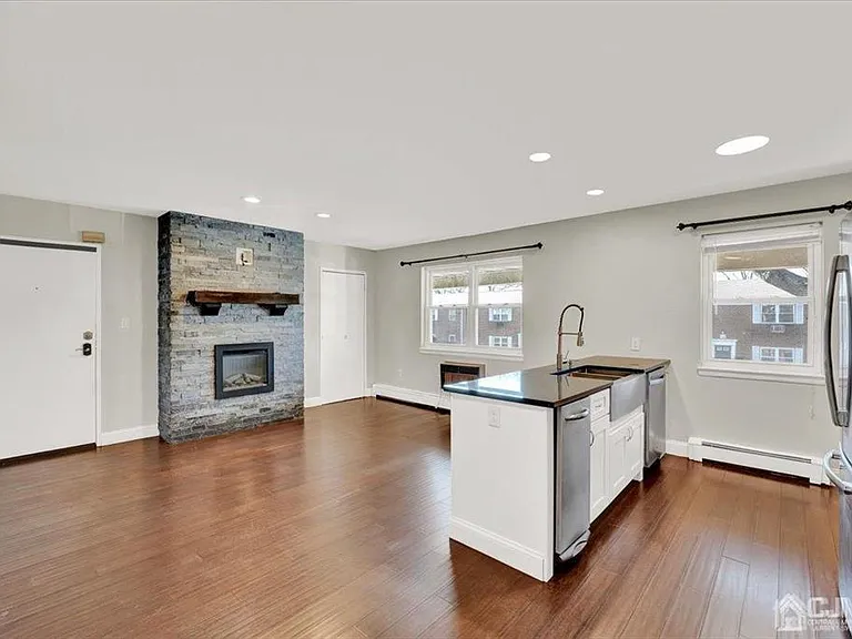 289 Main St #8K — Photo 5