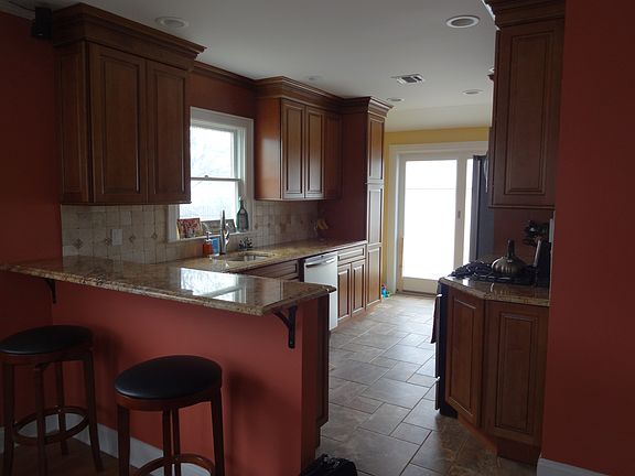 2nd image of 27 W Jackson Ave
