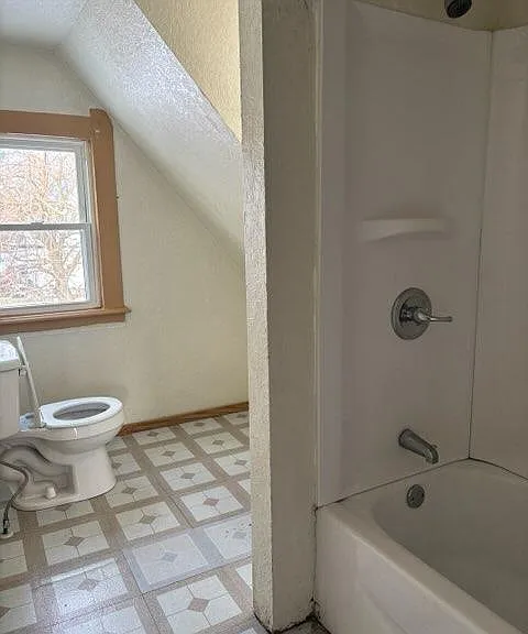 2111 Hawthorne St — Photo 3
