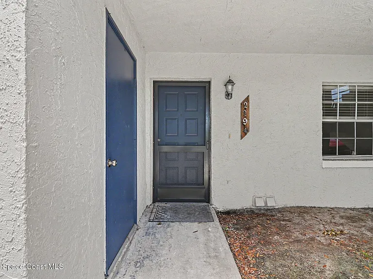 2294 Fox Hollow Dr — Photo 2