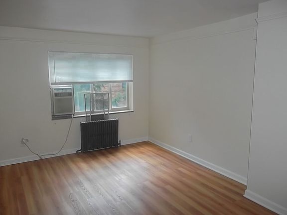 4th image of 219 Lincoln Ave #B09