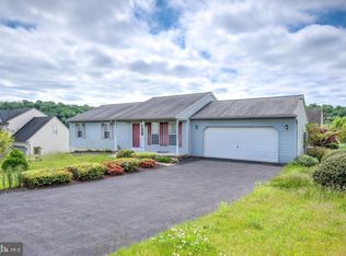 135 Asbury Ct, Mount Wolf, PA 17347