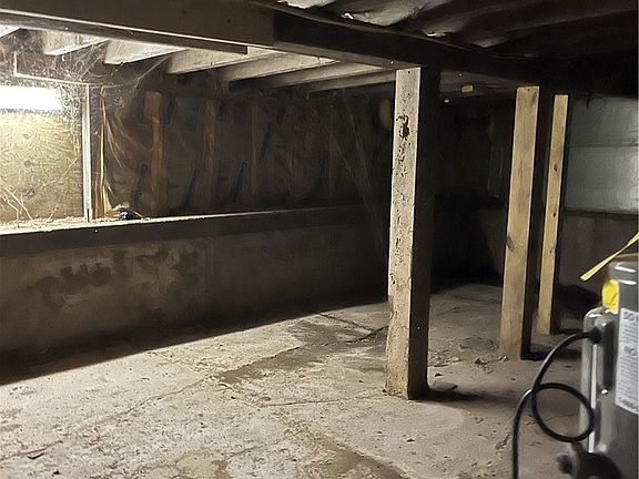 3rd image of 806 Main St