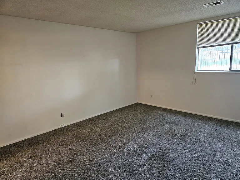 12506 E Cornell Ave — Photo 9