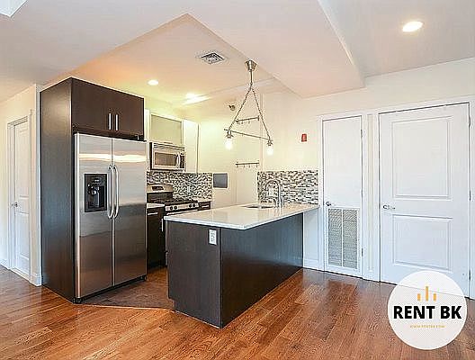 1st image of 80 Lexington Ave APT 205
