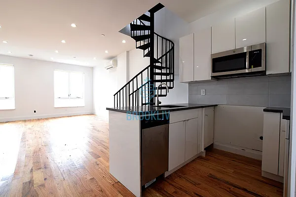 Rented by null | media 18