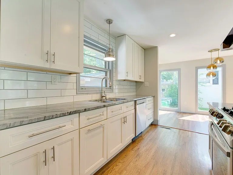 3921 Sheffield Dr — Photo 19