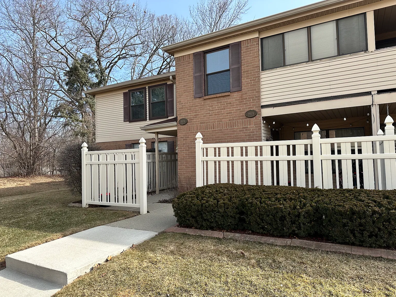 2 bed, 1213 sqft, $1,800 — Photo 1