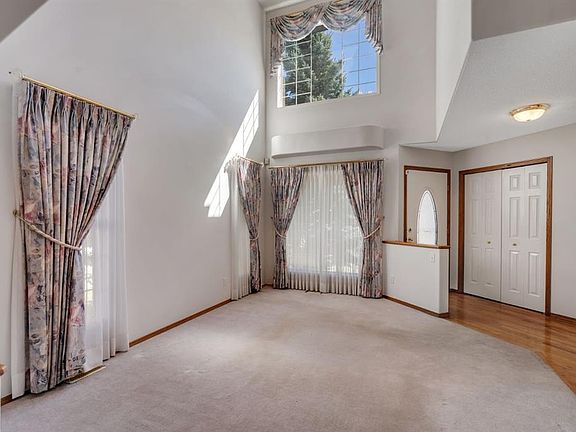 5th image of 83 NE Panorama Hills Close NW