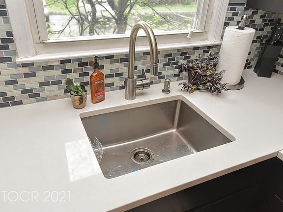 4th image of 7 Oxford Ct APT 7901
