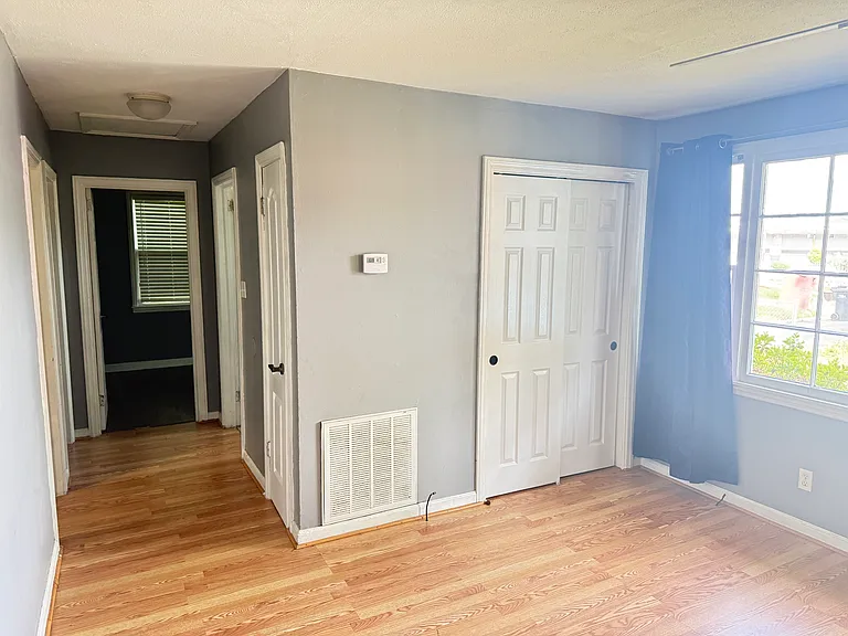 1807 Warren Ct — Photo 10