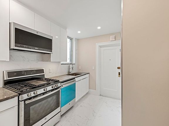 5th image of 30 E 72nd St #12B