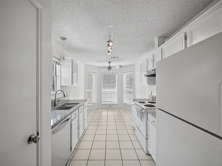 6206 Tidewater Dr — Photo 5