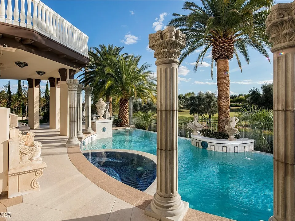 8801 Palm Greens Ct
