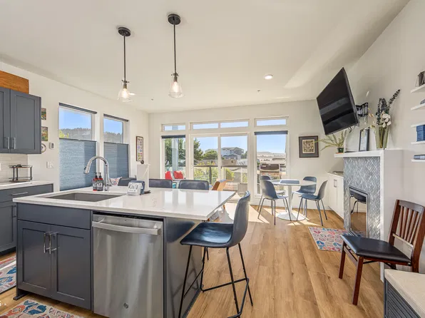 920 SW 48th St #2, Lincoln City, OR 97367