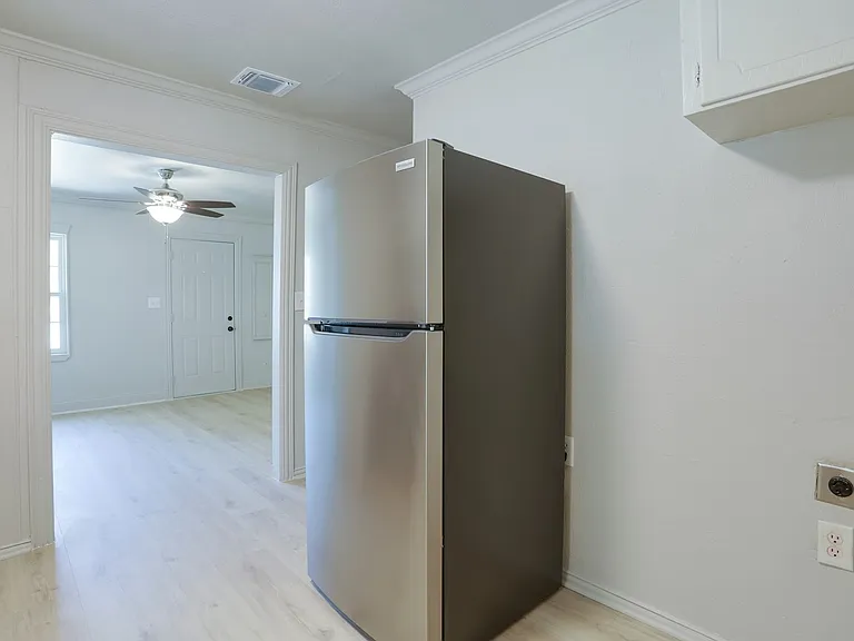 221 Porter Dr — Photo 8