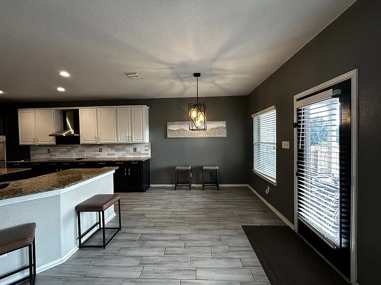 12118 Lamar Brg — Photo 12