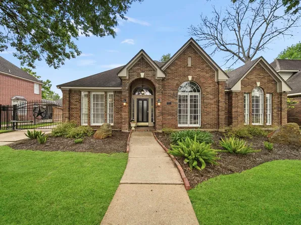 6714 Morningside Dr, Sugar Land, TX 77479