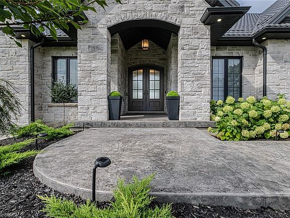 3rd image of 18 Bannister St
