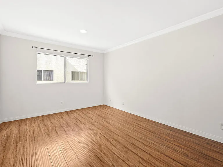 1339 N Columbus Ave #204 — Photo 19