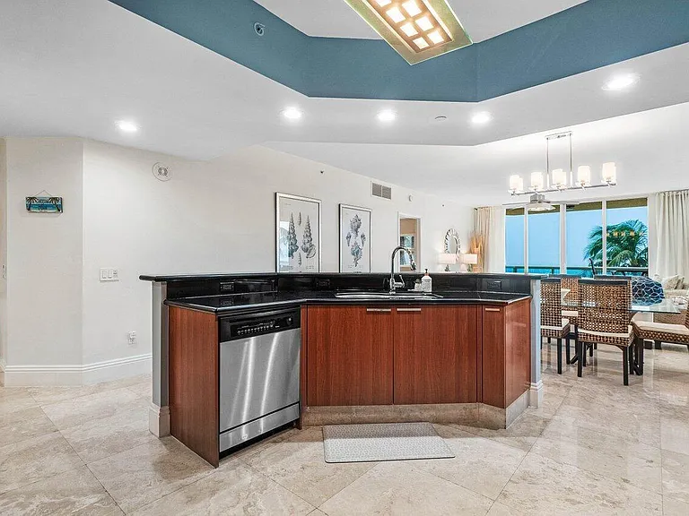 2650 Lake Shore Dr #206 — Photo 12