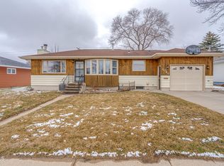 1046 N 29th St, Bismarck, ND 58501