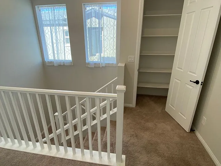 828 Royal Beekman St — Photo 18