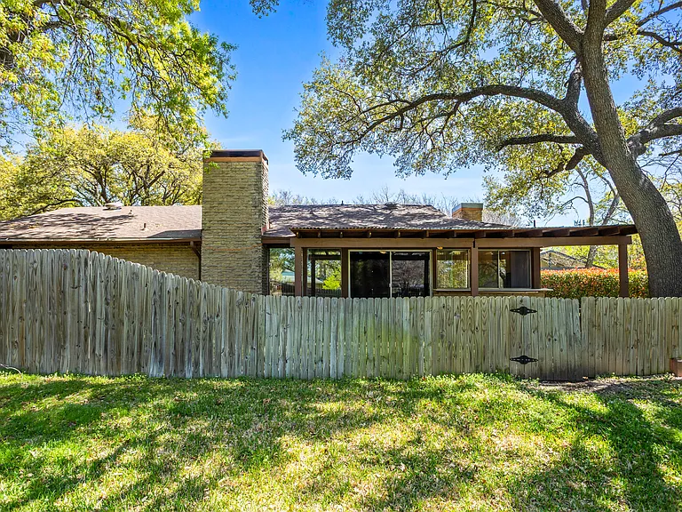 15721 Mapleview Cir — Photo 35