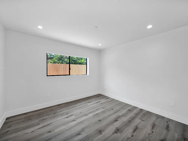 11522 Emelita Property LLC — Photo 19