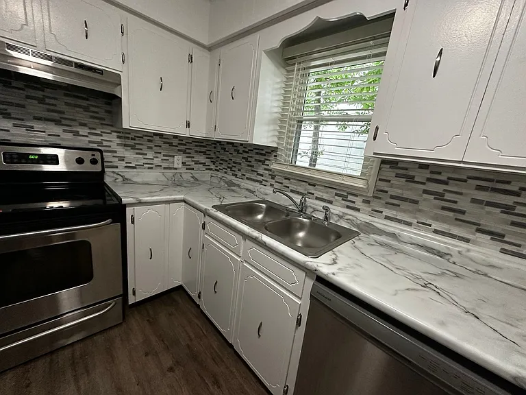 6455 Pacific St — Photo 5