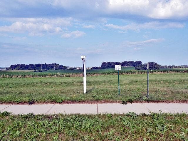 1st image of 800 Hilldale Ln #L