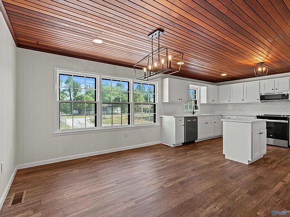 12th image of 146 Lark Ln